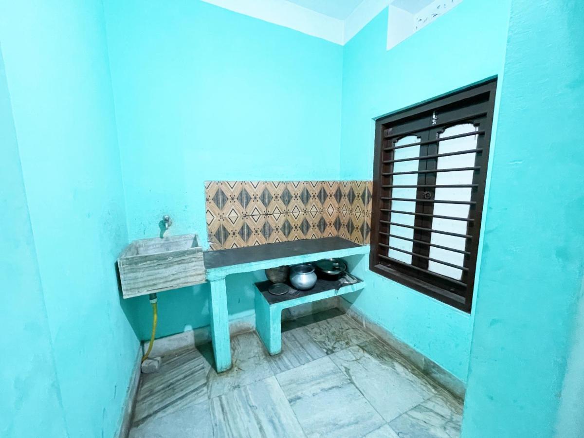 Hotel Radha Krishna Puri Exterior foto